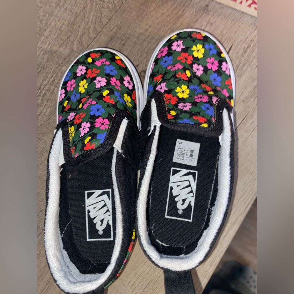 Toddler Girls size 9.5 Black floral Vans